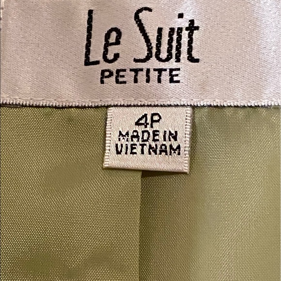 New With Tags Women’s Business suit - Picture 4 of 4